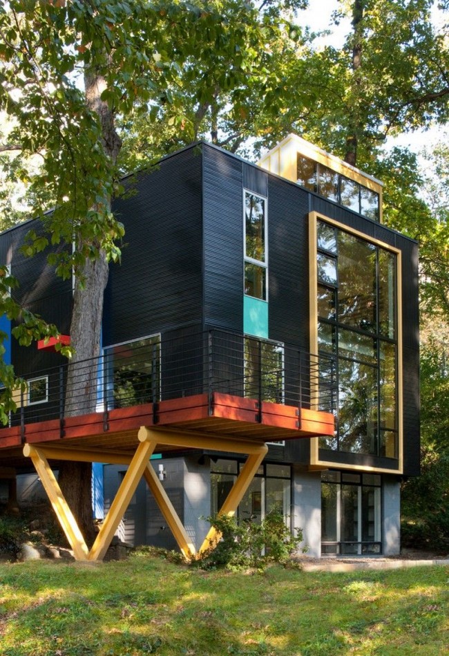 Стильный модульный дом с черными стенами