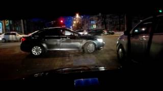 улица Наумова на видео в Ярославле: Нарушение Ярославль. (автор: Саша Ш)