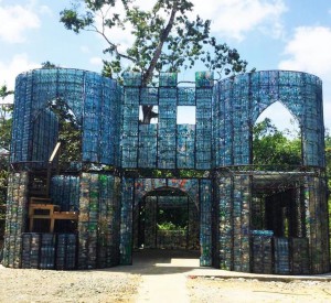В Панаме строится эко-деревня с домами из пластиковых бутылок