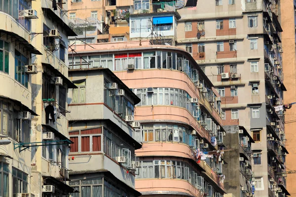 Старый жилой дом в Гонконге — стоковое фото