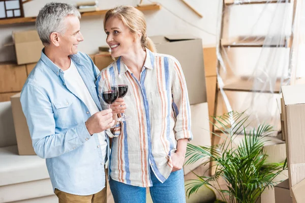 Happy Senior Couple Holding Glasses Wine Smiling Each Other Relocation — стоковое фото