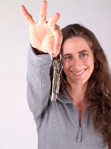 Женщина с ключами — стоковое фото